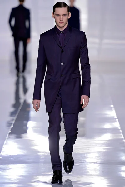Look 32